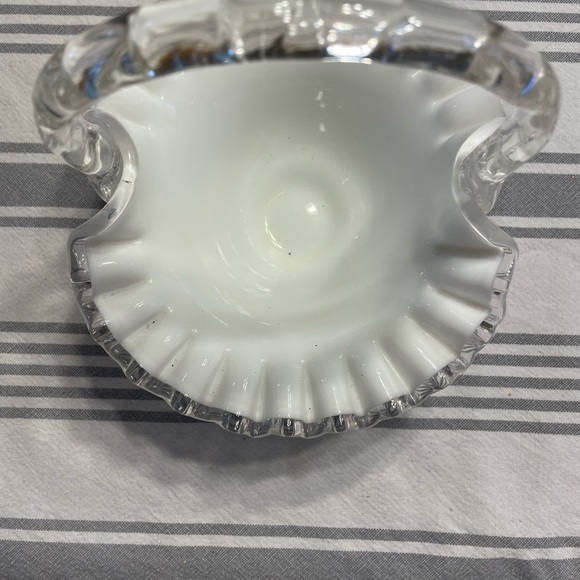 White Fenton Mid Century Art Glass Basket Scalloped Edge - Picture 2 of 5